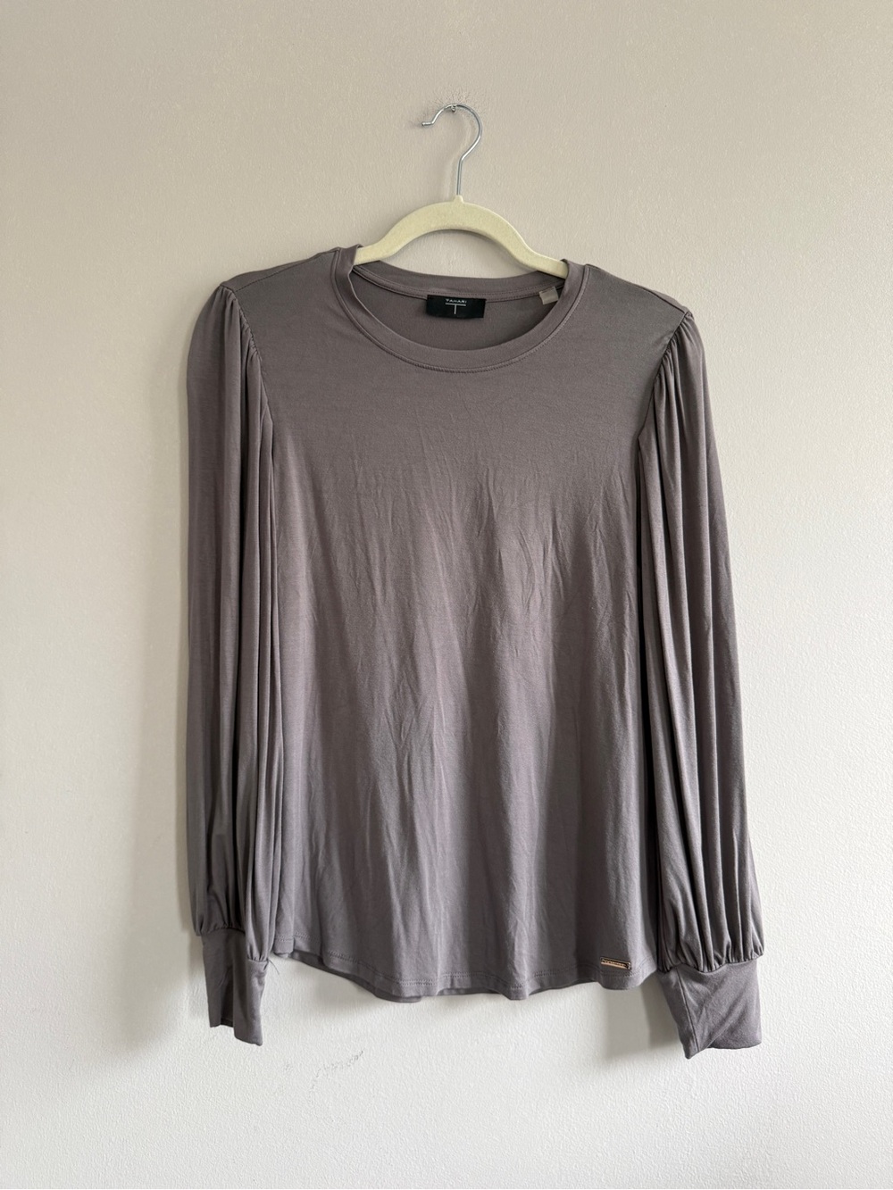 Tahari Taupe Long-Sleeve Pleated Sleeve Tee Top Women size Medium